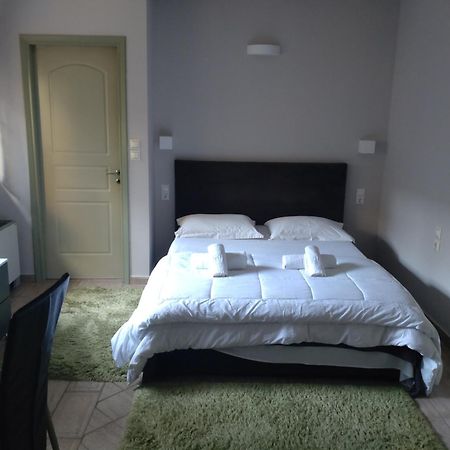 Central Studio - Fully Equiped. Ideal For Couples Patras Esterno foto