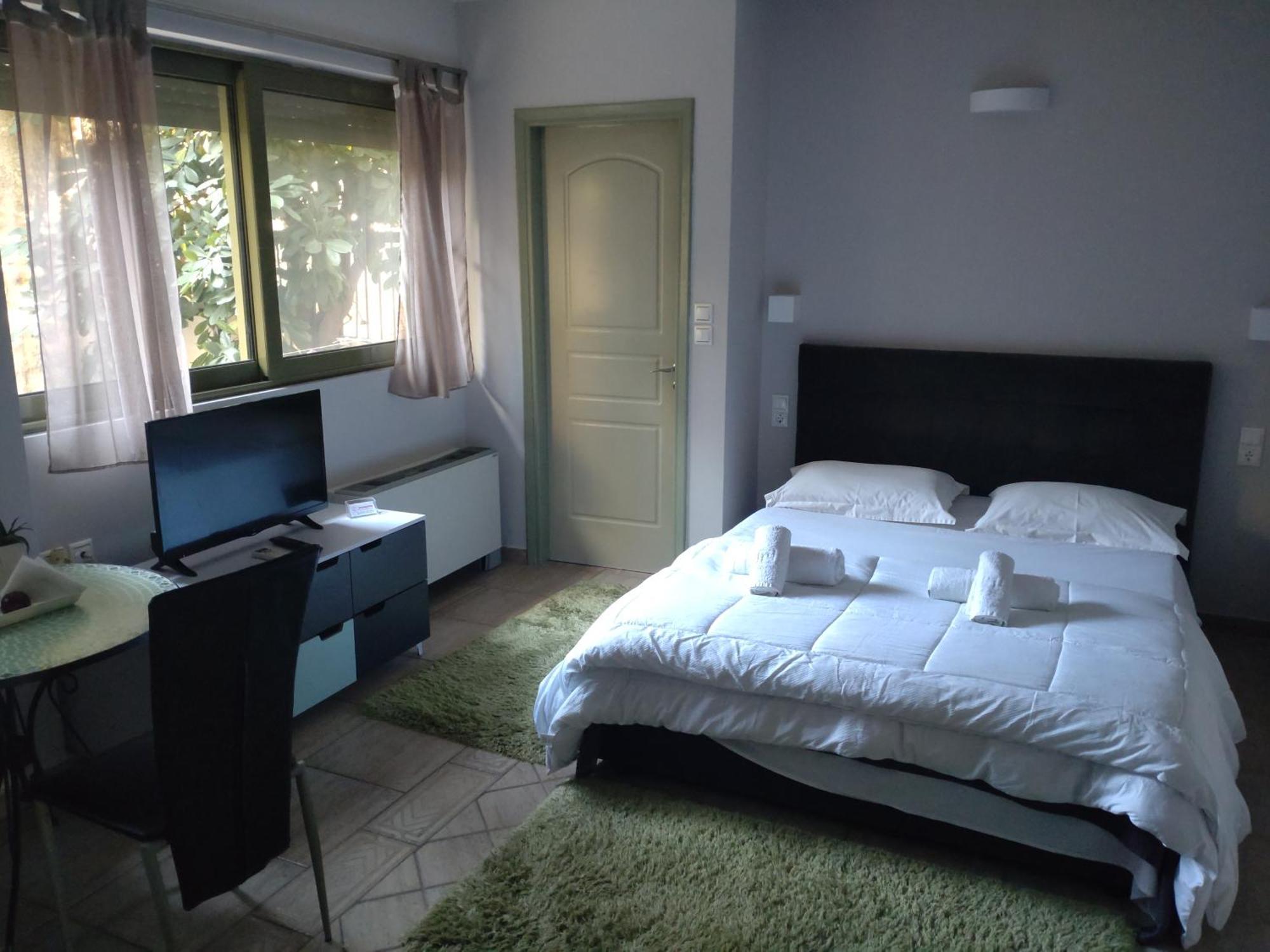 Central Studio - Fully Equiped. Ideal For Couples Patras Esterno foto