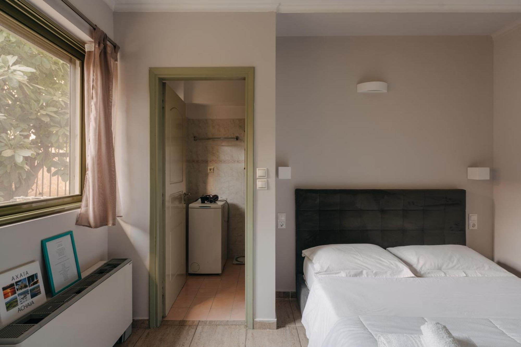 Central Studio - Fully Equiped. Ideal For Couples Patras Esterno foto