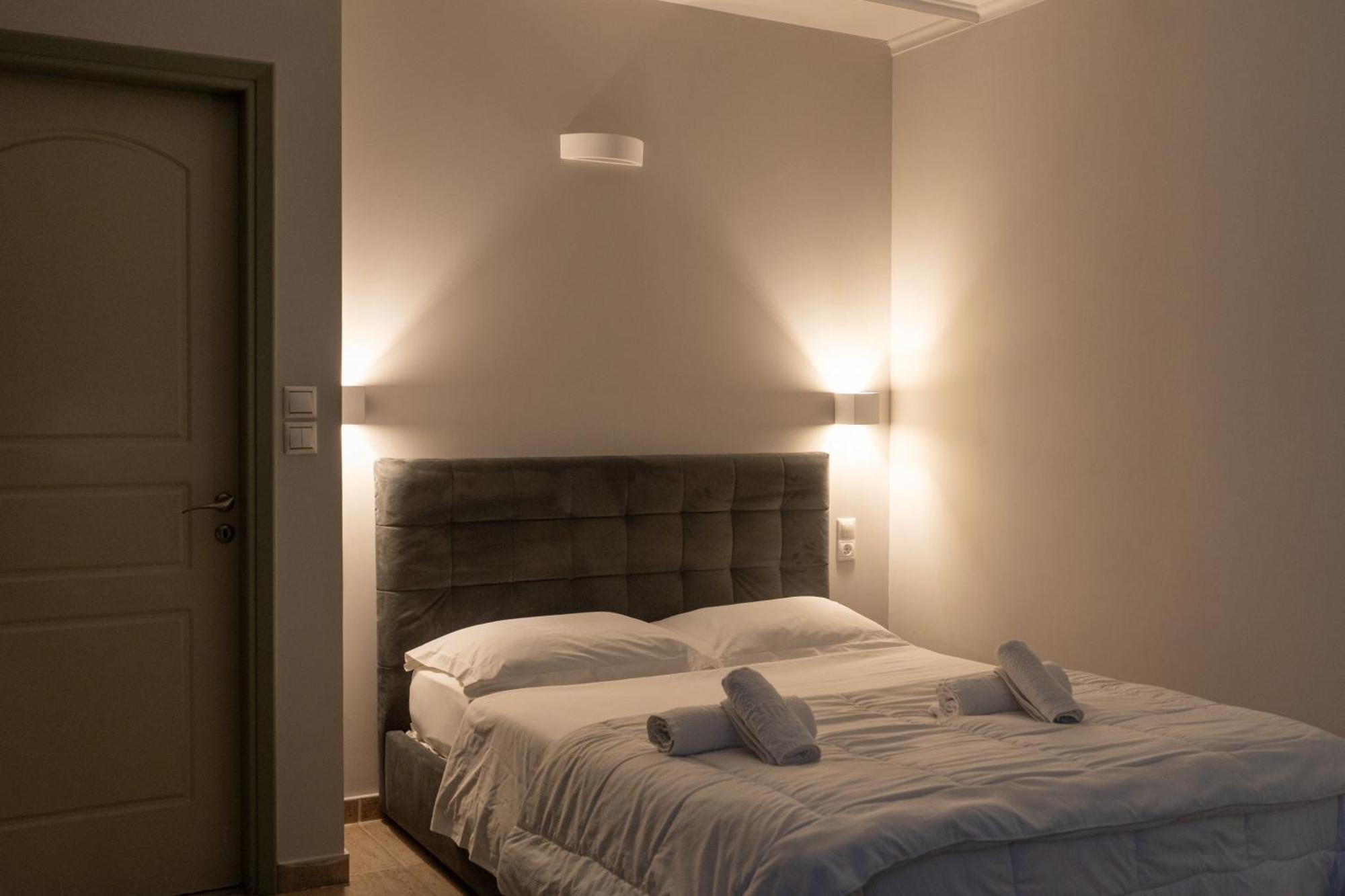 Central Studio - Fully Equiped. Ideal For Couples Patras Esterno foto