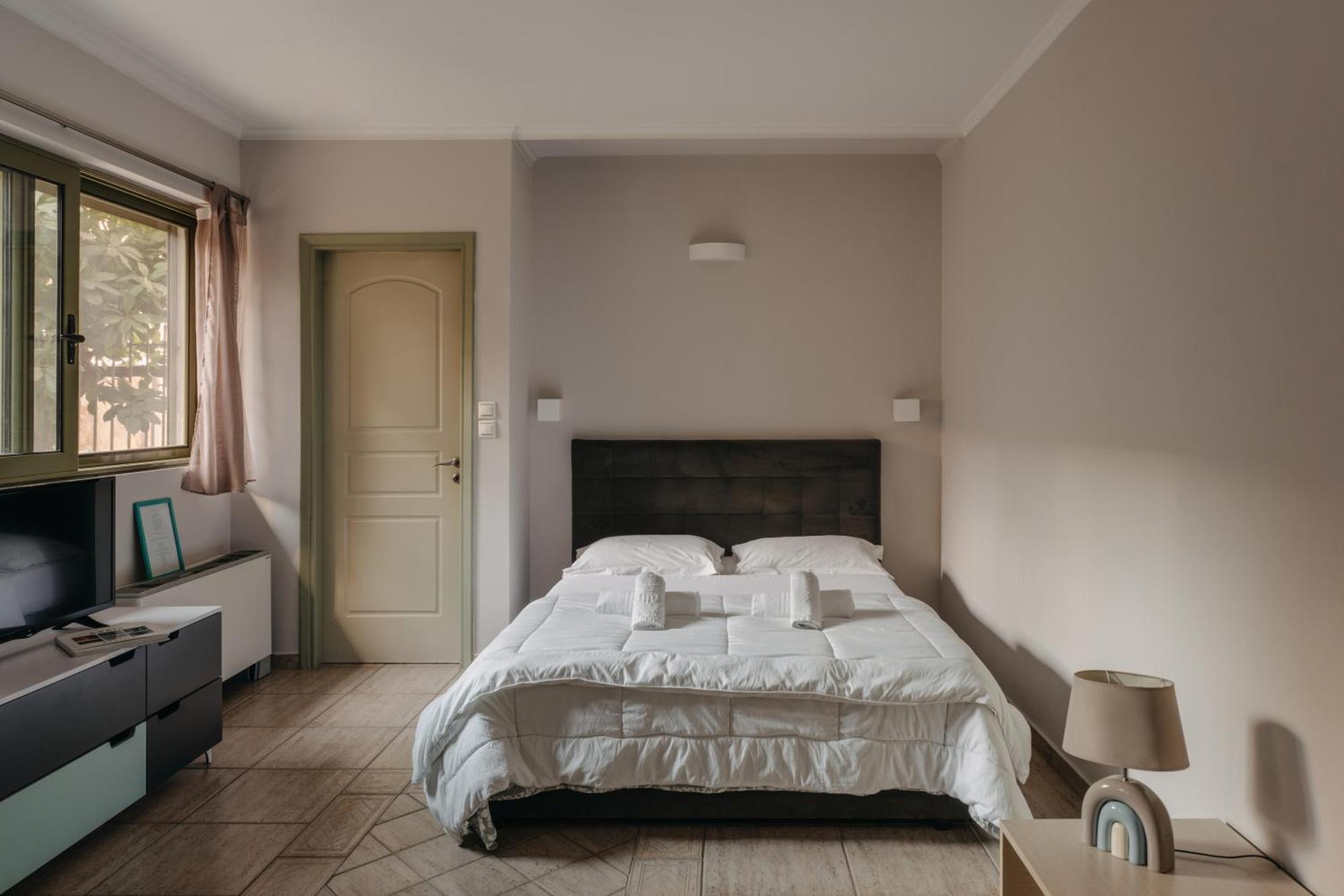 Central Studio - Fully Equiped. Ideal For Couples Patras Esterno foto