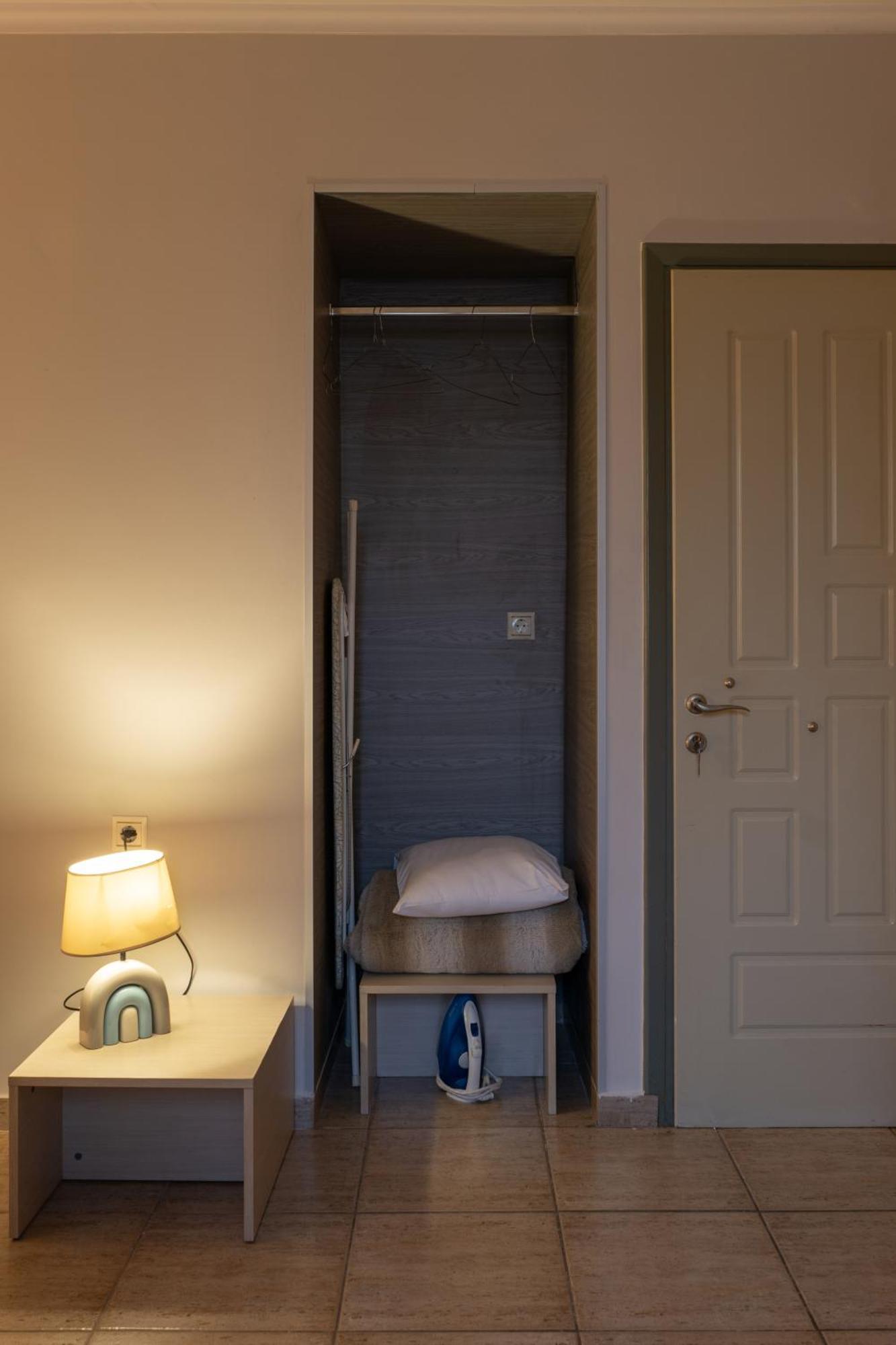 Central Studio - Fully Equiped. Ideal For Couples Patras Esterno foto